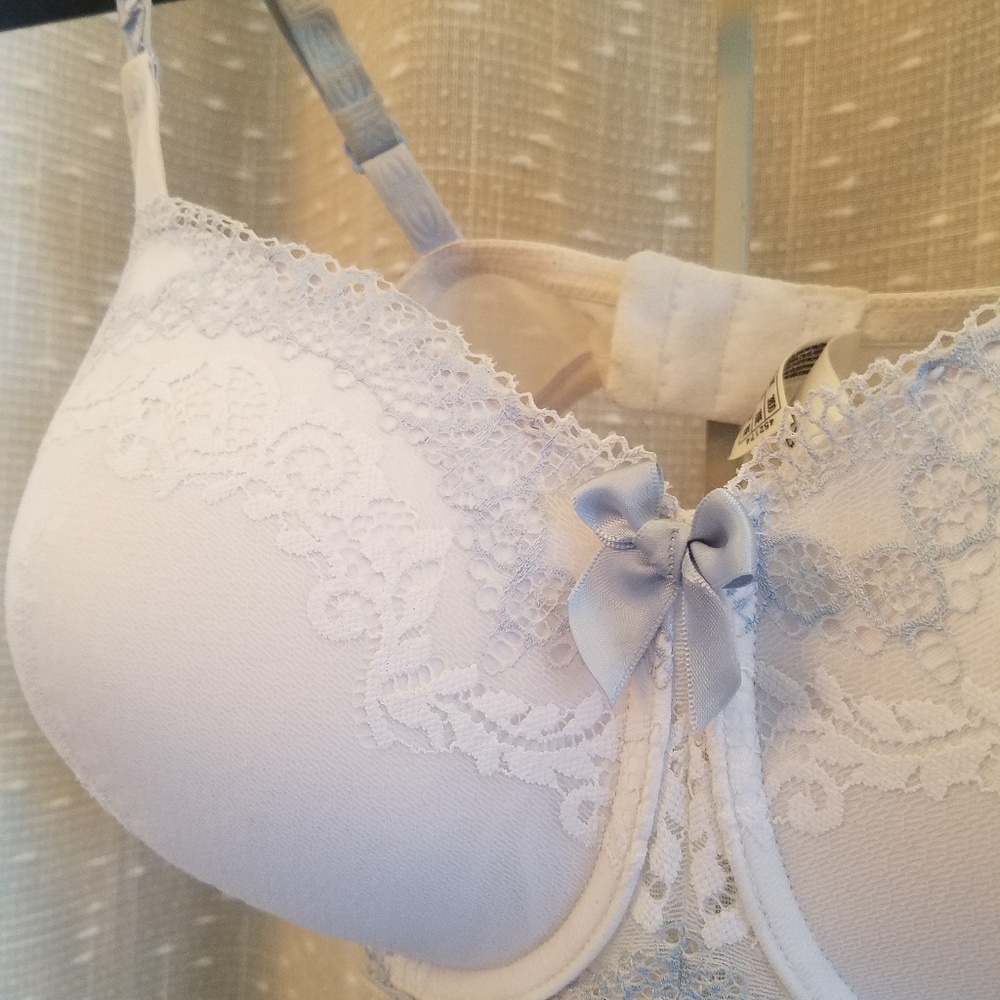 DKNY beautiful white and blue detailed 38 DD